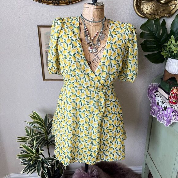 Gianni Bini Dresses & Skirts - COPY - Gianni Bini Yellow Green Lemon Print Eyelet Embroidery Wrap Dress Sz 2 G…
